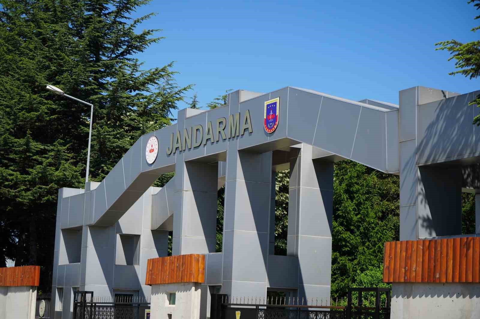 boluda-banka-muduru-nitelikli-dolandiricilik-suclamasiyla-tutuklandi
