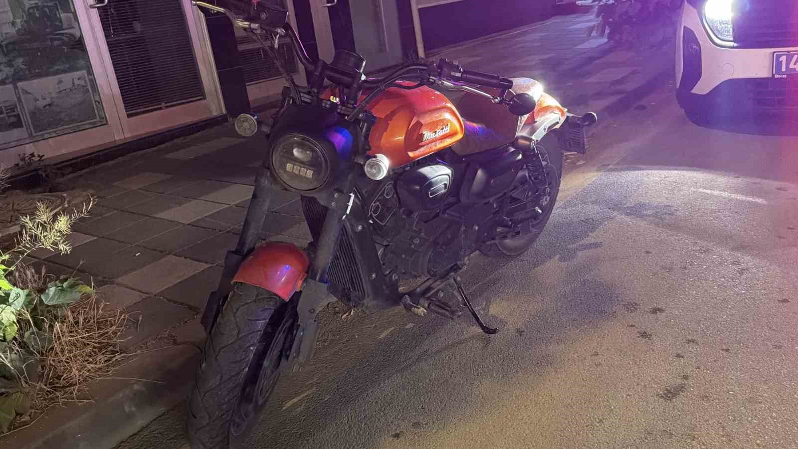 boluda-otomobille-carpisan-motosikletli-yaralandi