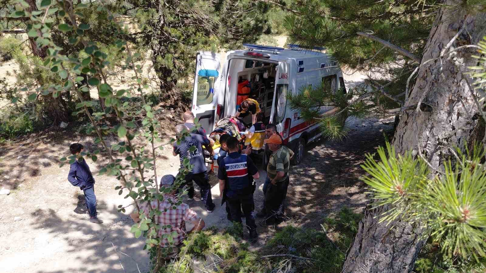 boluda-traktorden-dusen-2-kisi-yaralandi