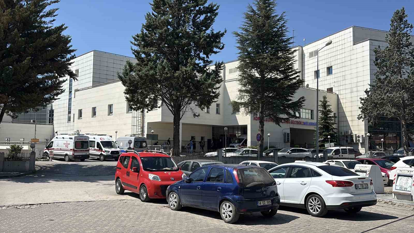 boludaki-dugunde-laf-atma-kavgasi-tartisma-cikinca-damat-bayildi