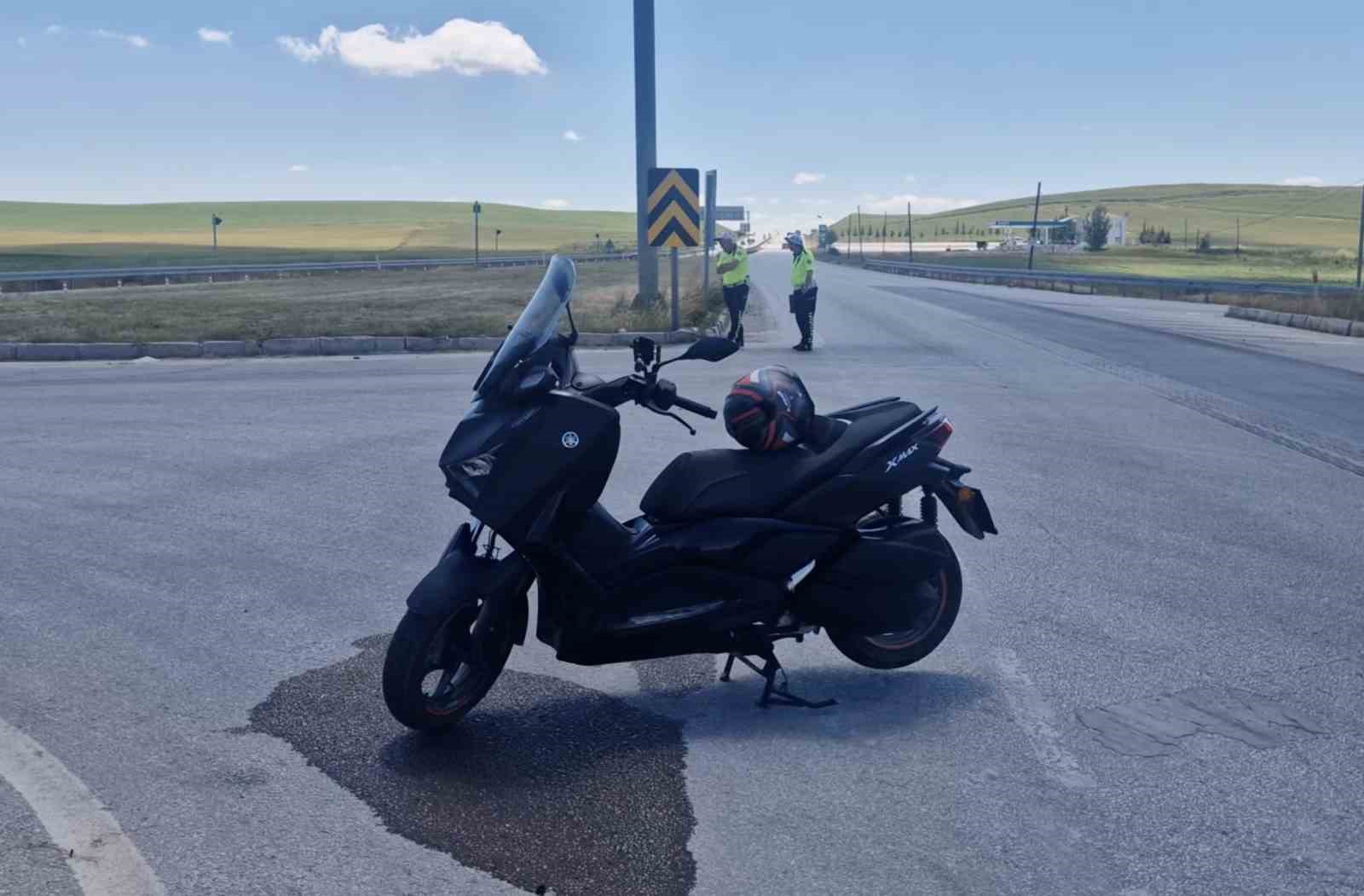 corumda-motosiklet-ile-otomobil-carpisti-1-yarali