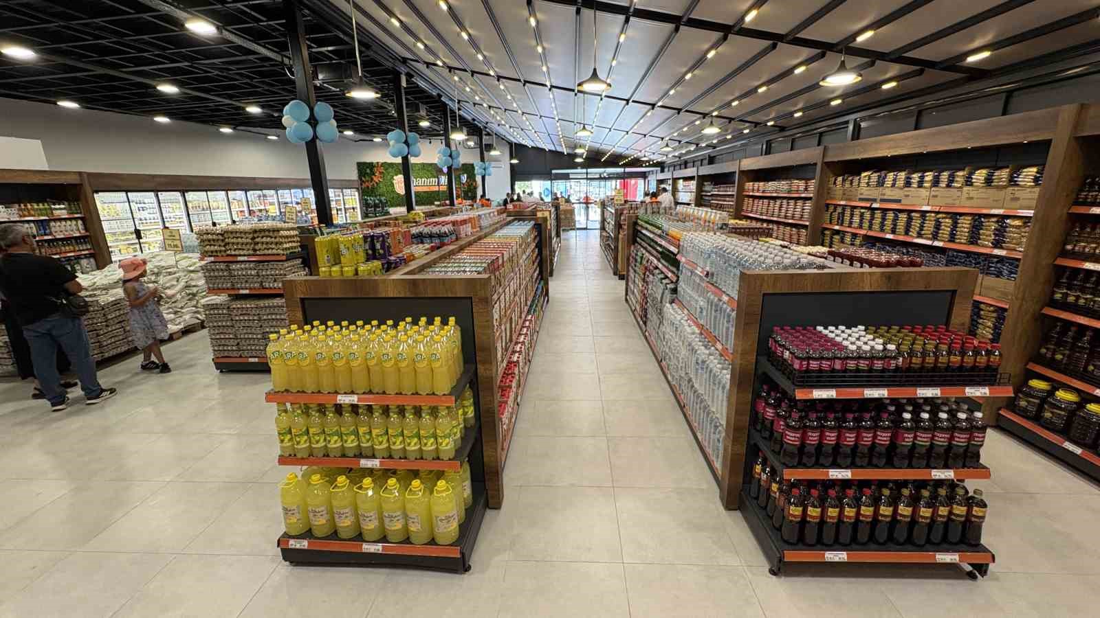 corumda-yerel-ureticilerin-urunlerini-vatandaslarla-bulusturan-market-hizmete-acildi