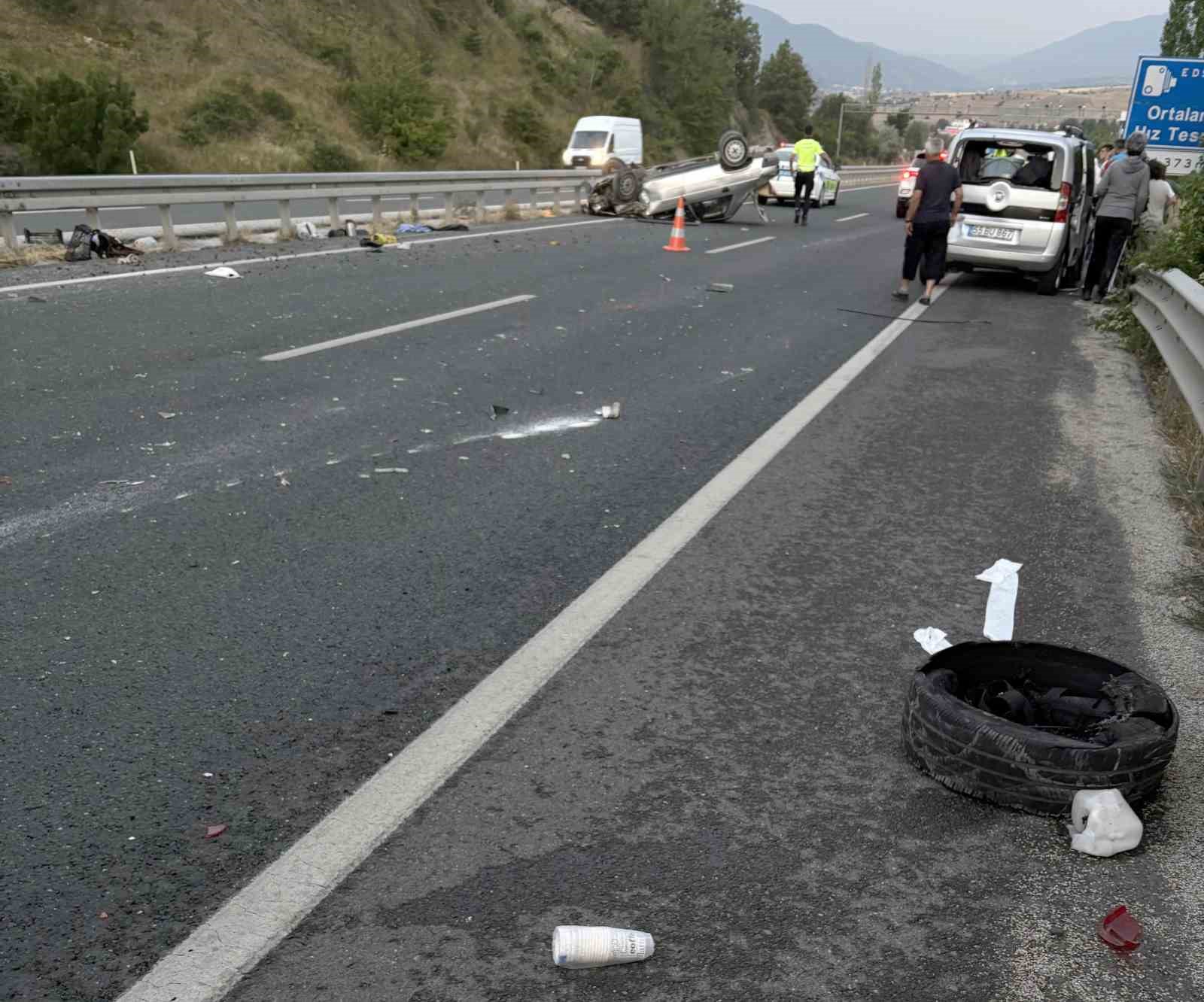 d100de-3-aracli-trafik-kazasi-1-agir-yarali