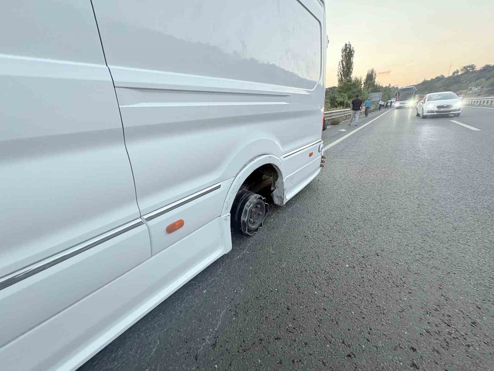 d100de-3-aracli-trafik-kazasi-1-agir-yarali