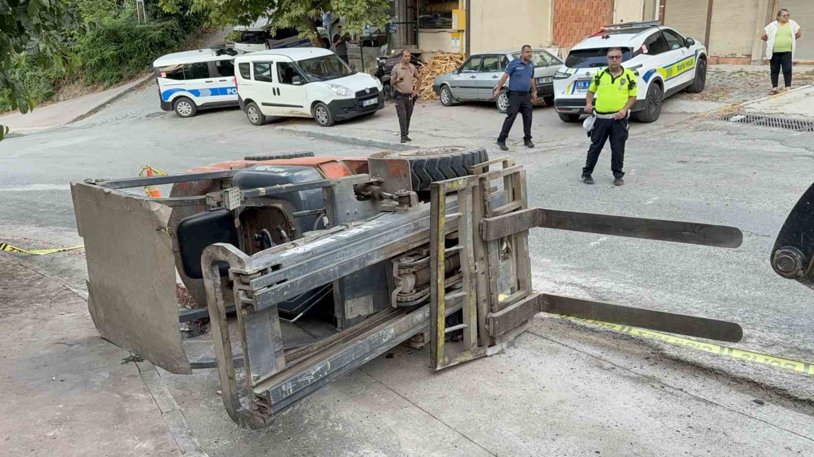 forklift-rampa-asagi-inerken-devrildi-1i-agir-2-yarali