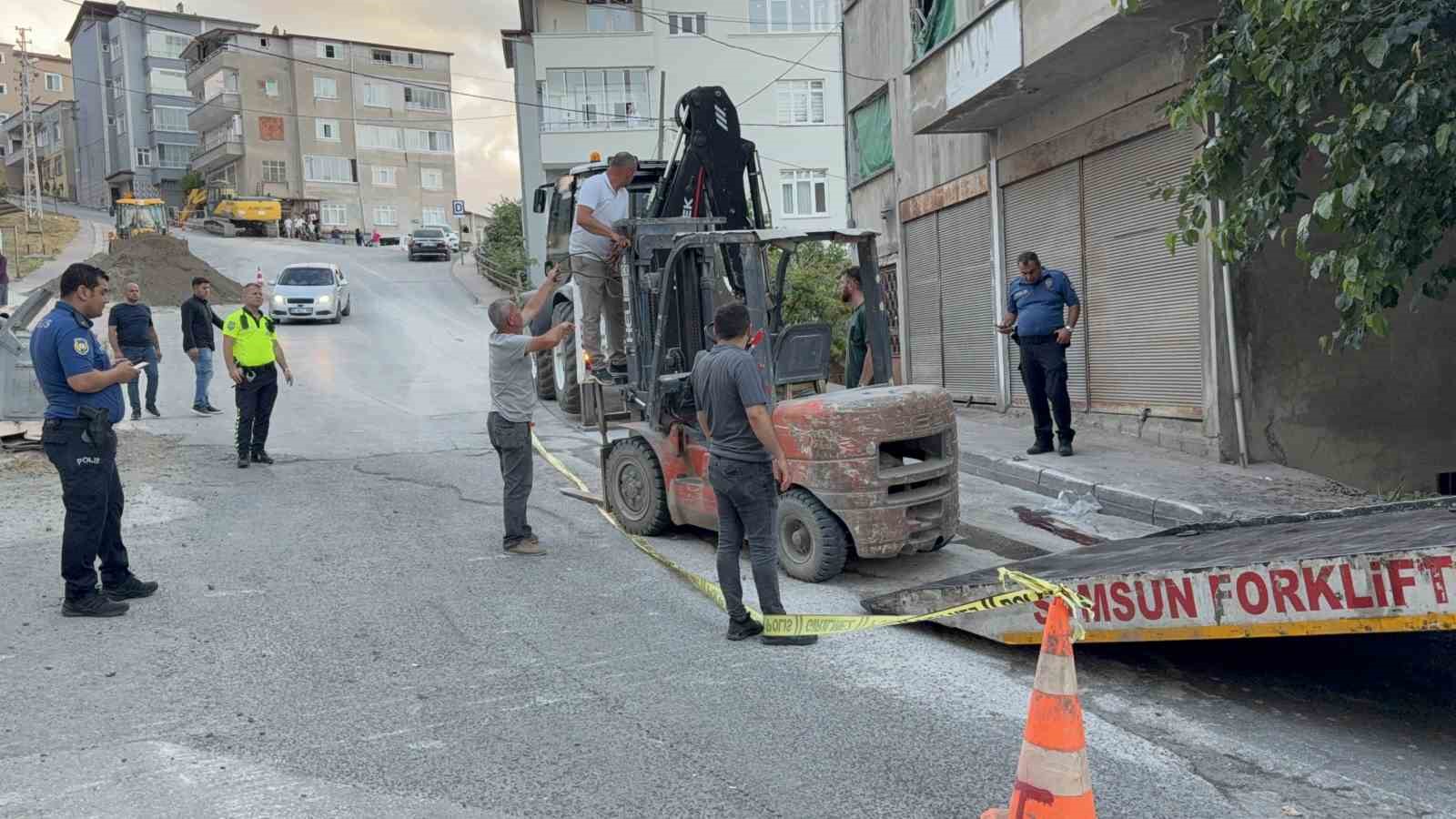 forklift-rampa-asagi-inerken-devrildi-1i-agir-2-yarali