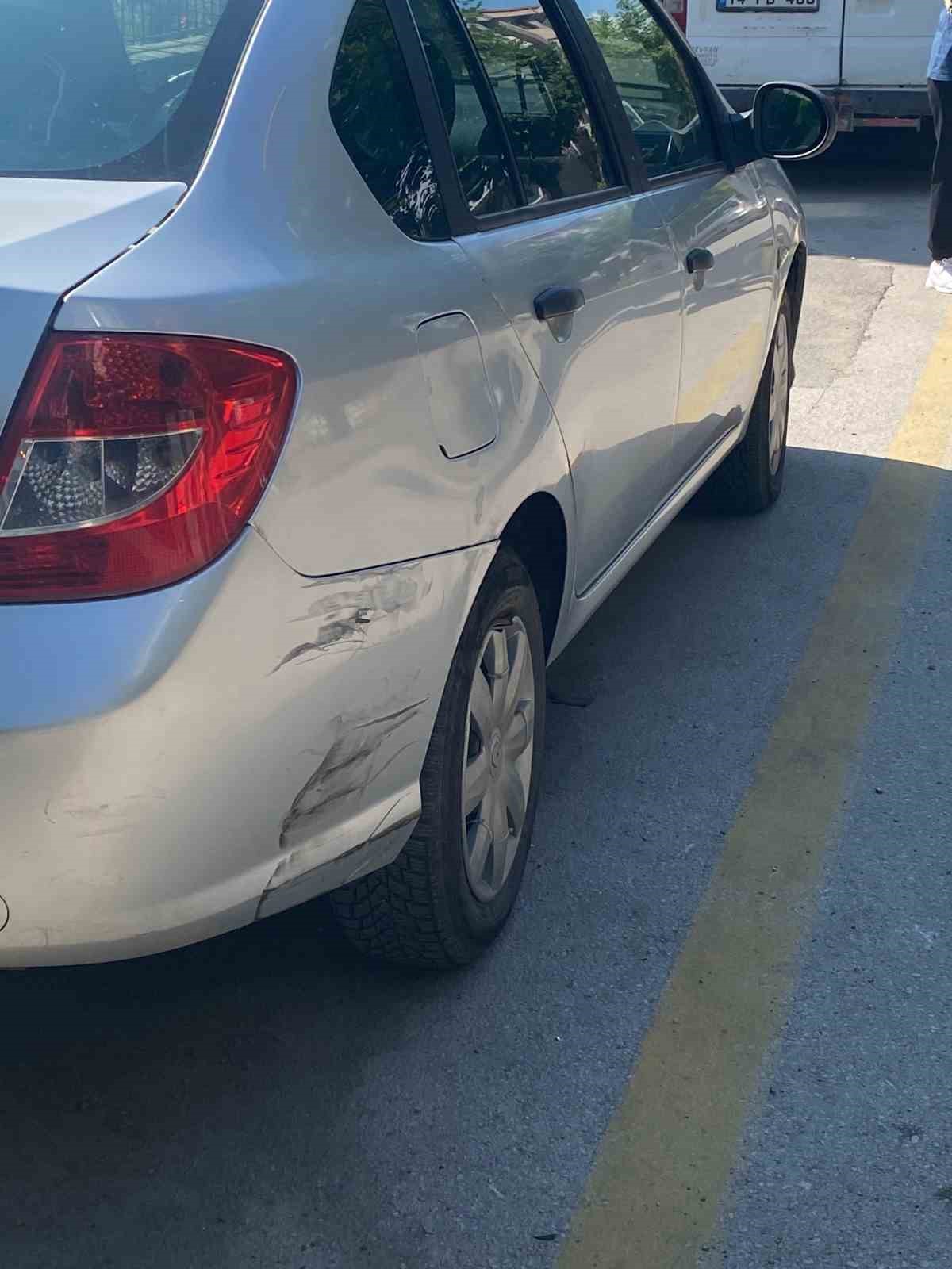 hafif-ticari-araca-carparak-savrulan-motosikletli-yaralandi