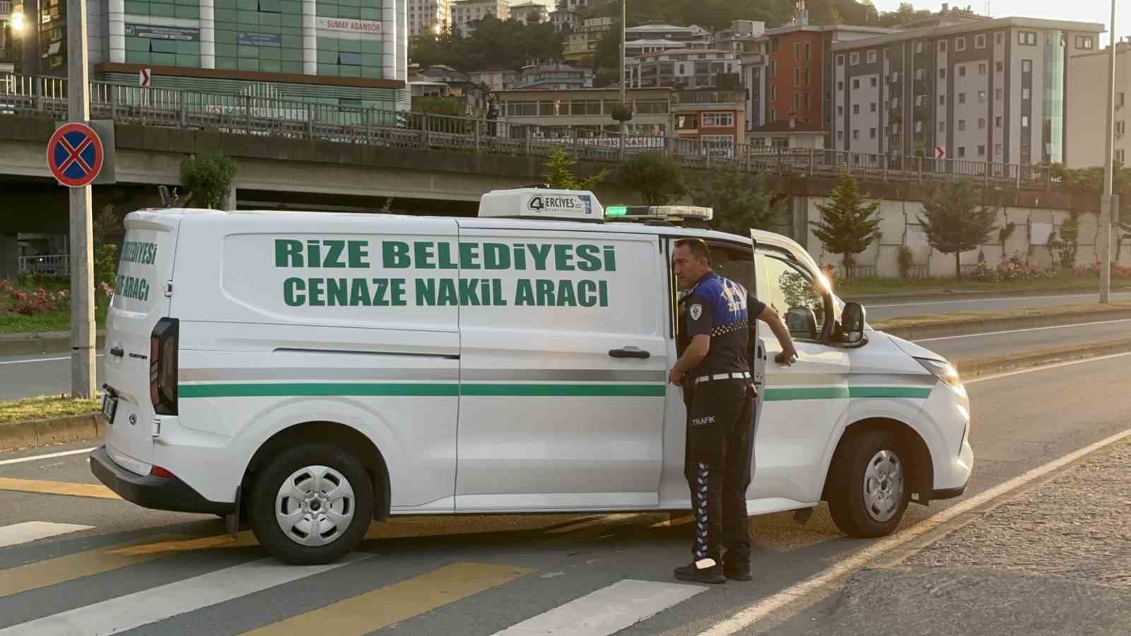kamyonetin-carptigi-kadin-hayatini-kaybetti-surucu-olay-yerinden-kacti