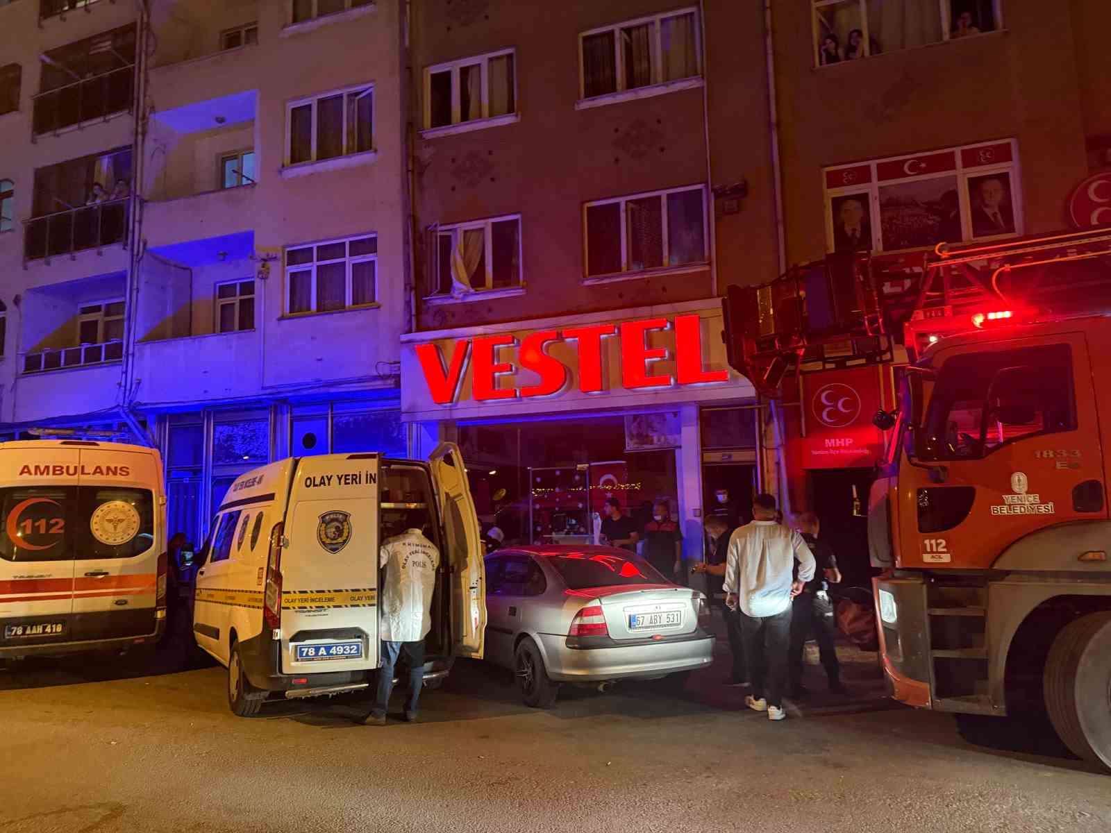 karabukte-dehset-esinin-bogazini-keserek-oldurdu