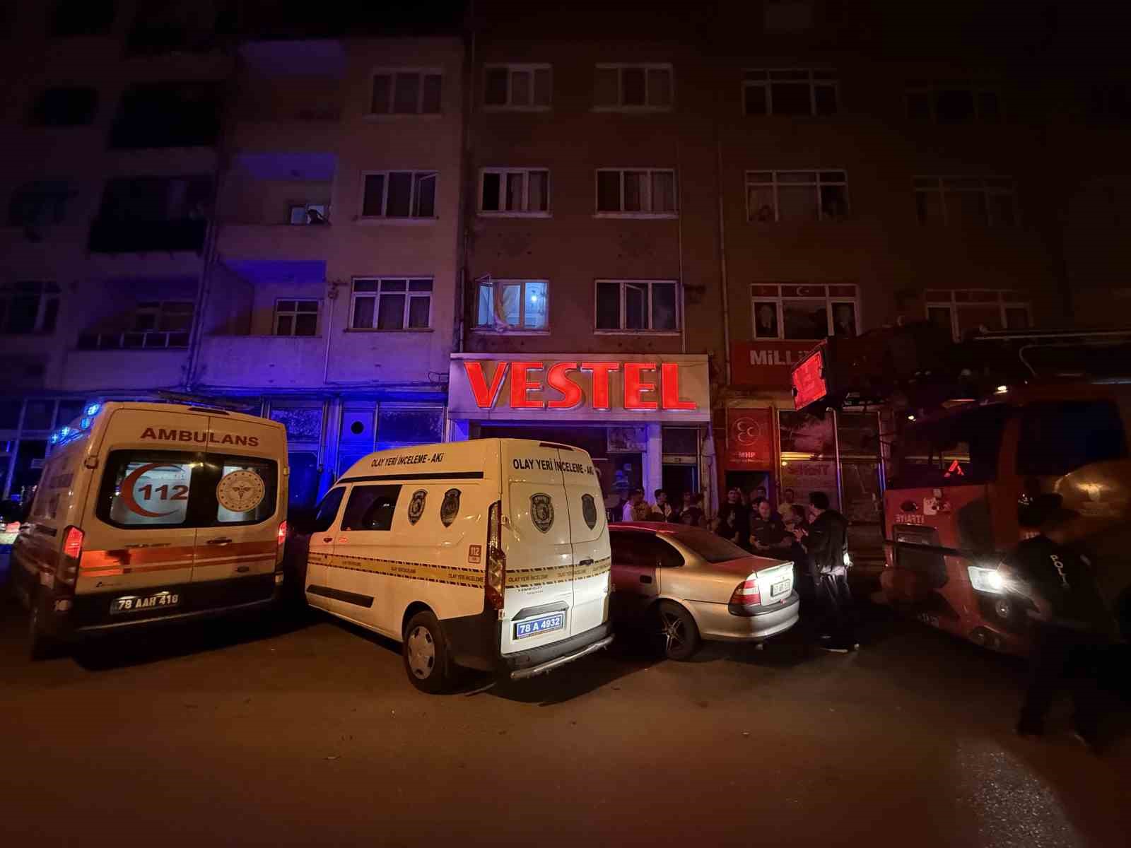 karabukte-dehset-esinin-bogazini-keserek-oldurdu