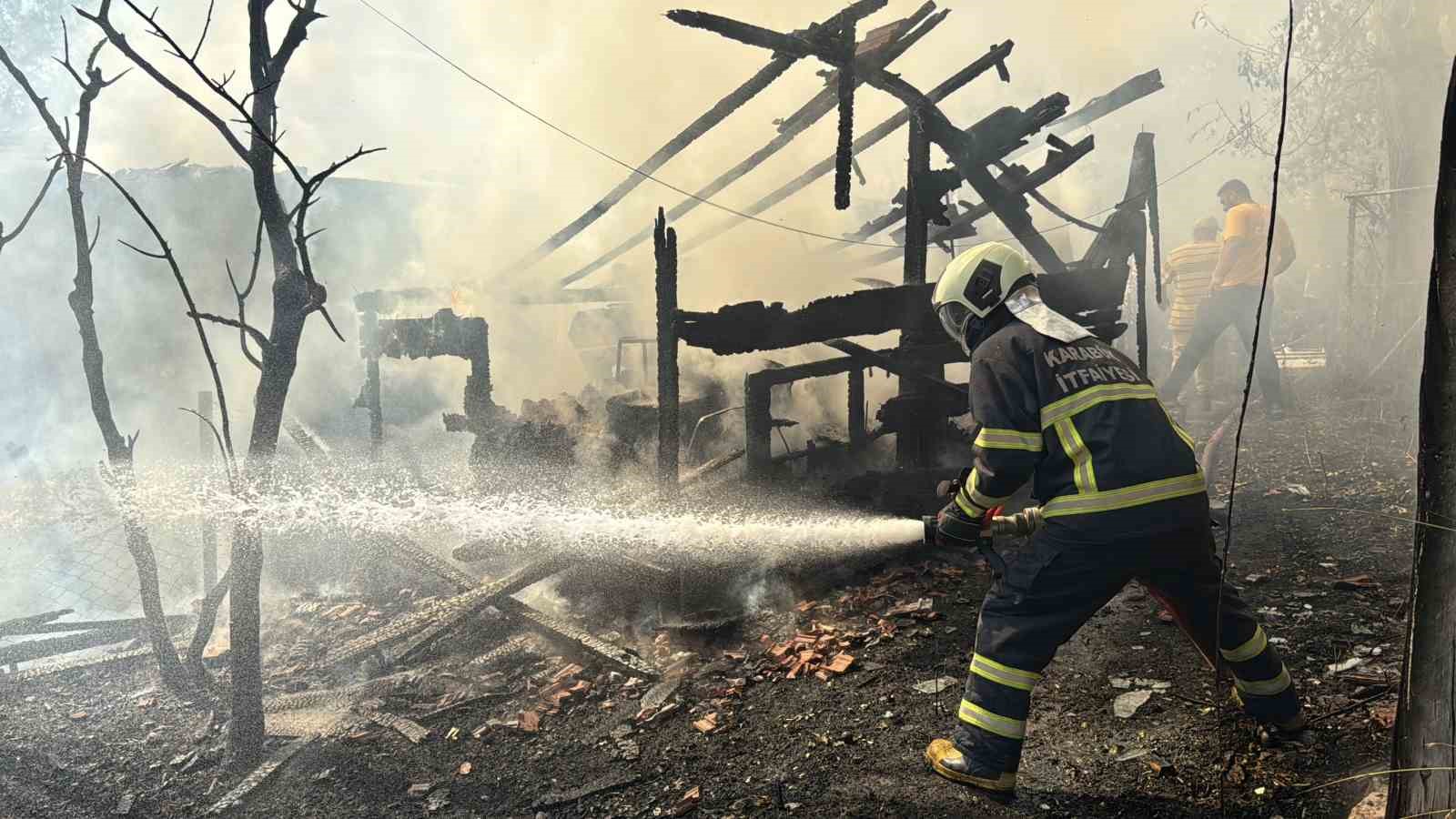 karabukte-evde-cikan-yanginda-2-yasindaki-cocuk-hayatini-kaybetti