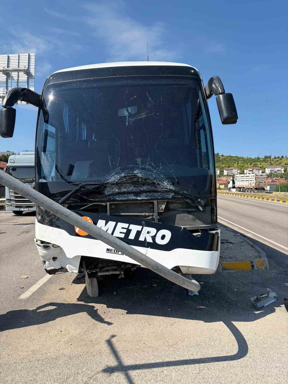 karabukte-zincirleme-trafik-kazasi-2-yarali