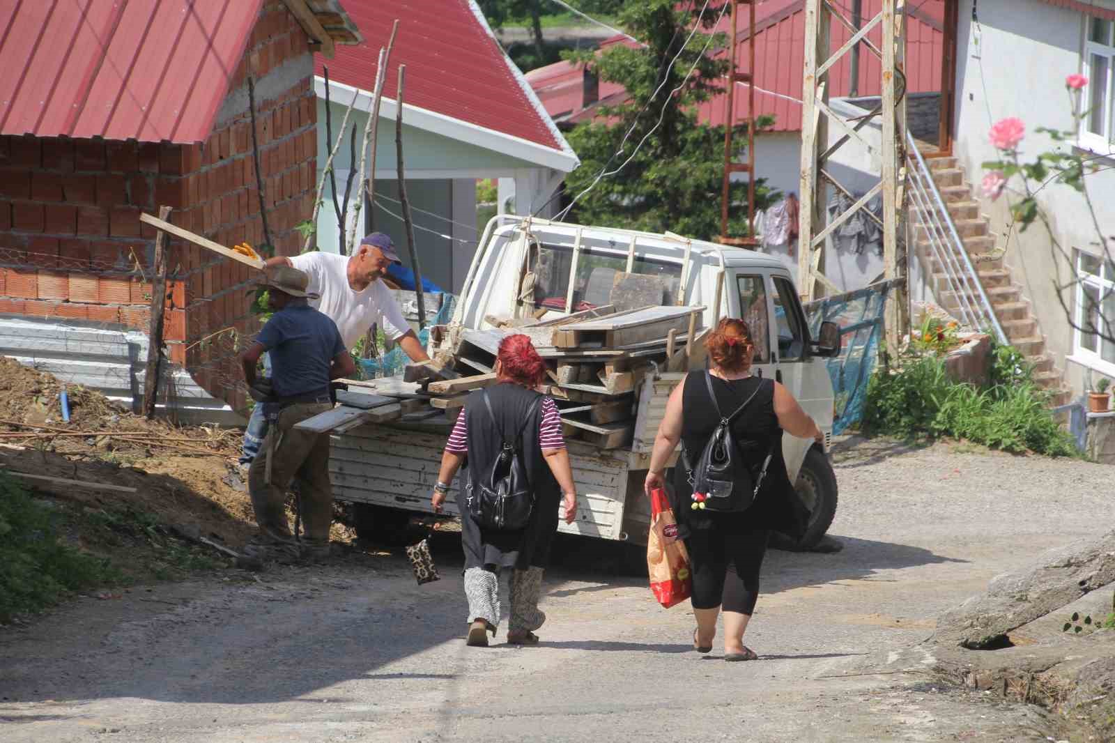 karadeniz-fikrasi-gibi-mahalle-herkesin-soyadi-ayni