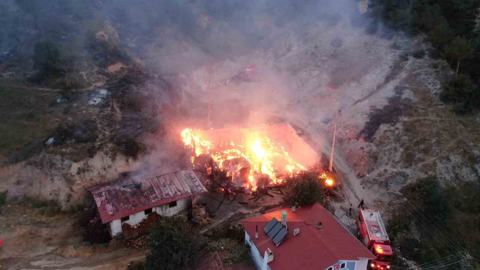 kastamonudaki-orman-yanginina-mudahale-suruyor