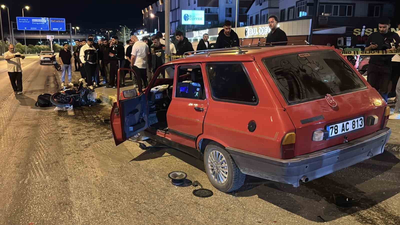kirmizi-isik-ihlali-felaket-getirdi-otomobilin-carptigi-motosikletli-agir-yaralandi