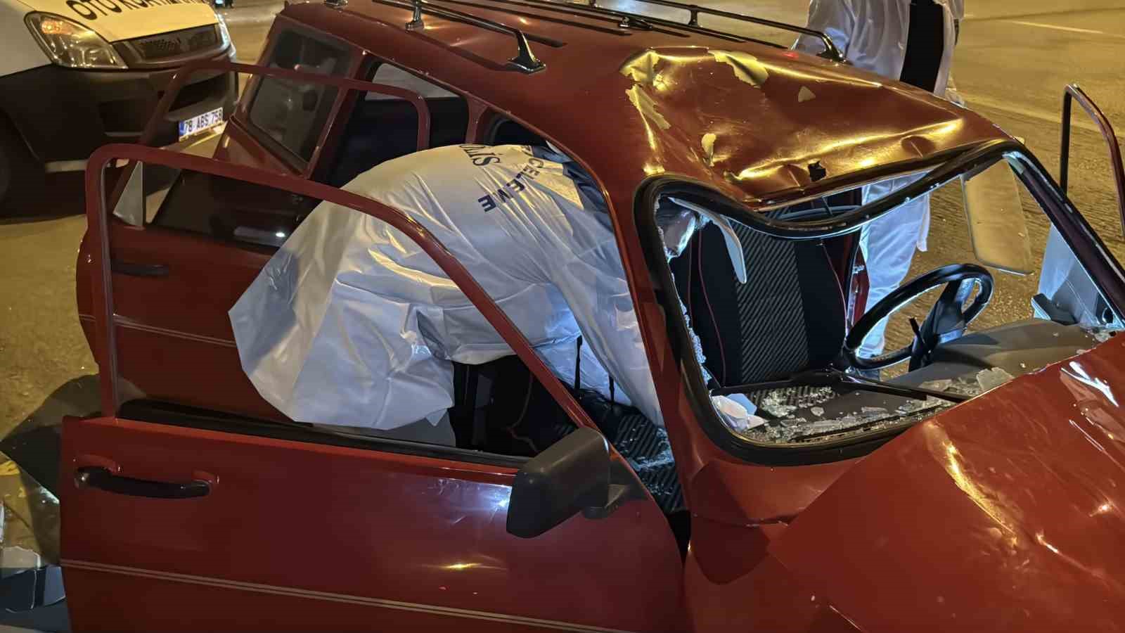 kirmizi-isik-ihlali-felaket-getirdi-otomobilin-carptigi-motosikletli-agir-yaralandi