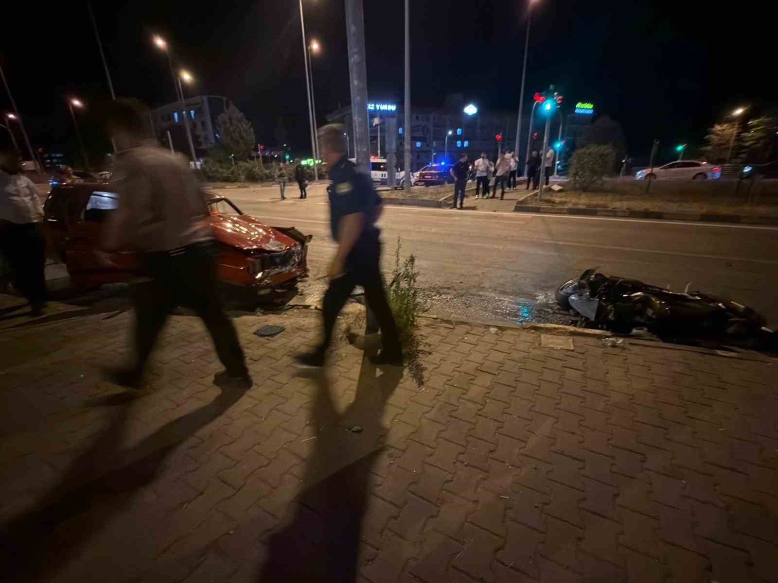 kirmizi-isikta-dehset-genc-motosikletli-365-metre-suruklendi