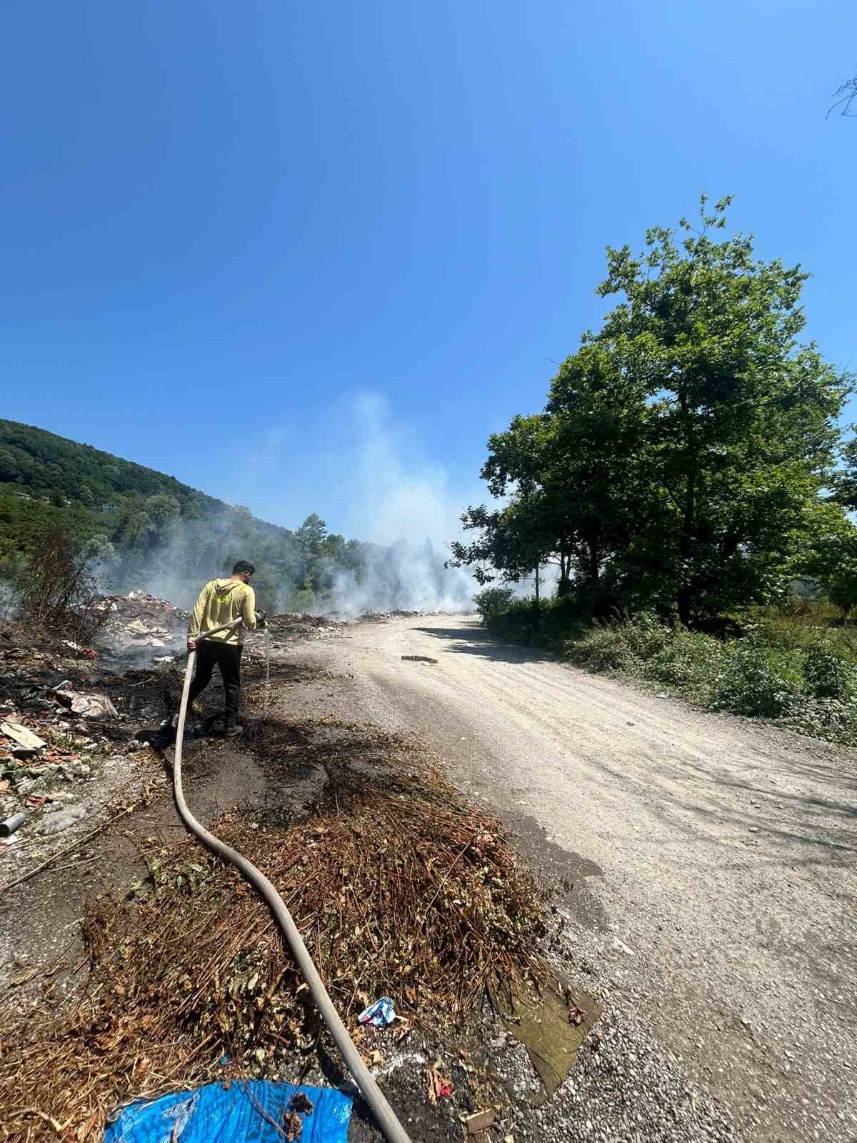 mollabey-yolunda-copluk-yangini-panige-neden-oldu
