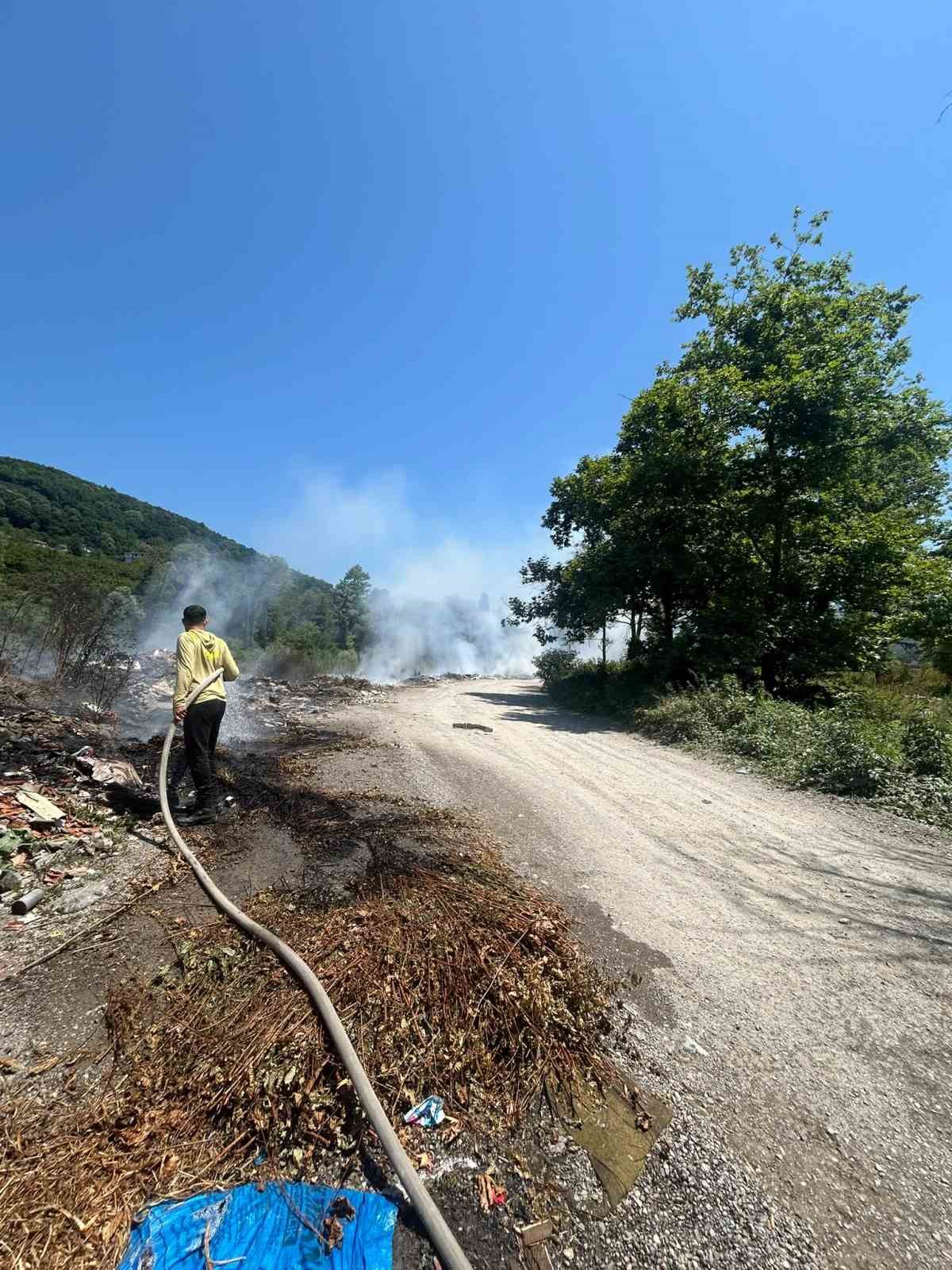 mollabey-yolunda-copluk-yangini-panige-neden-oldu