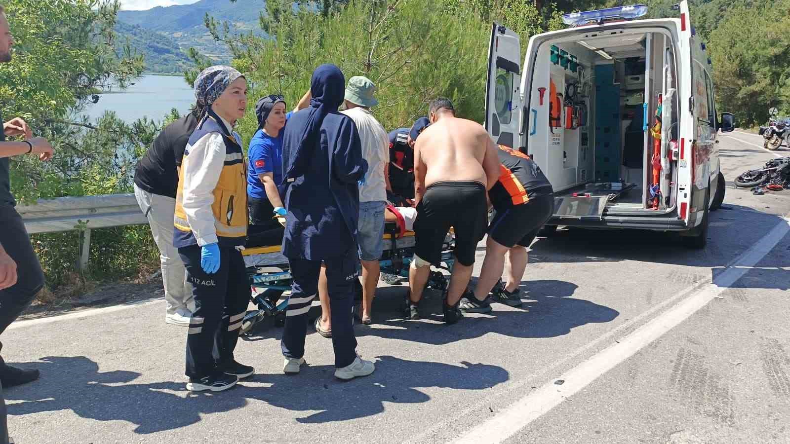 motosiklet-ile-minibus-carpisti-motosiklet-surucusu-hayatini-kaybetti
