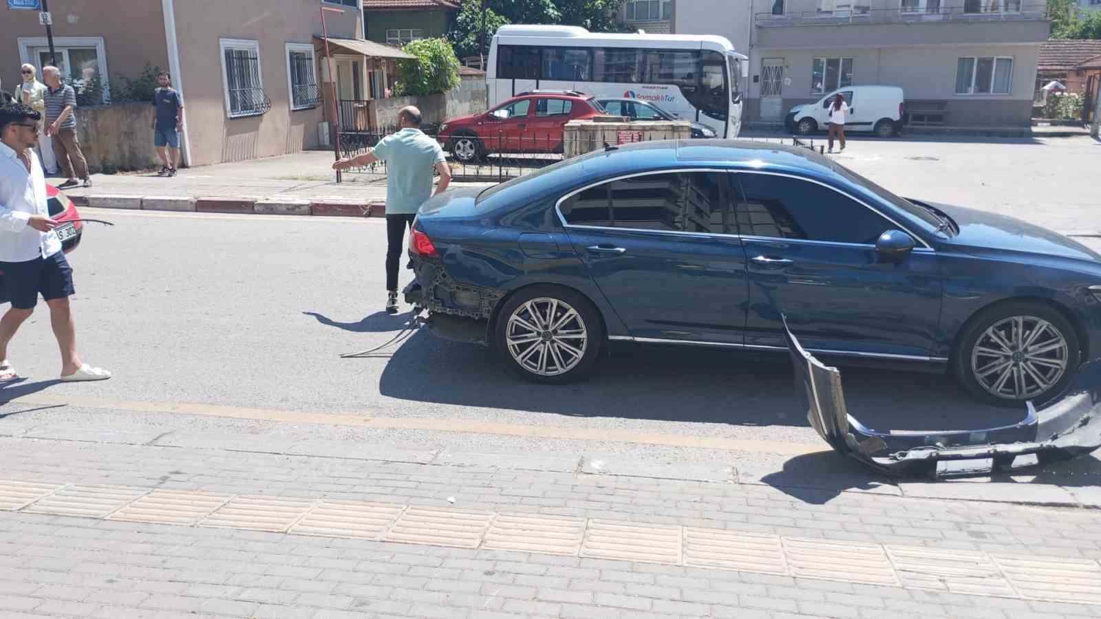 motosiklet-otomobile-carpti-1-yarali