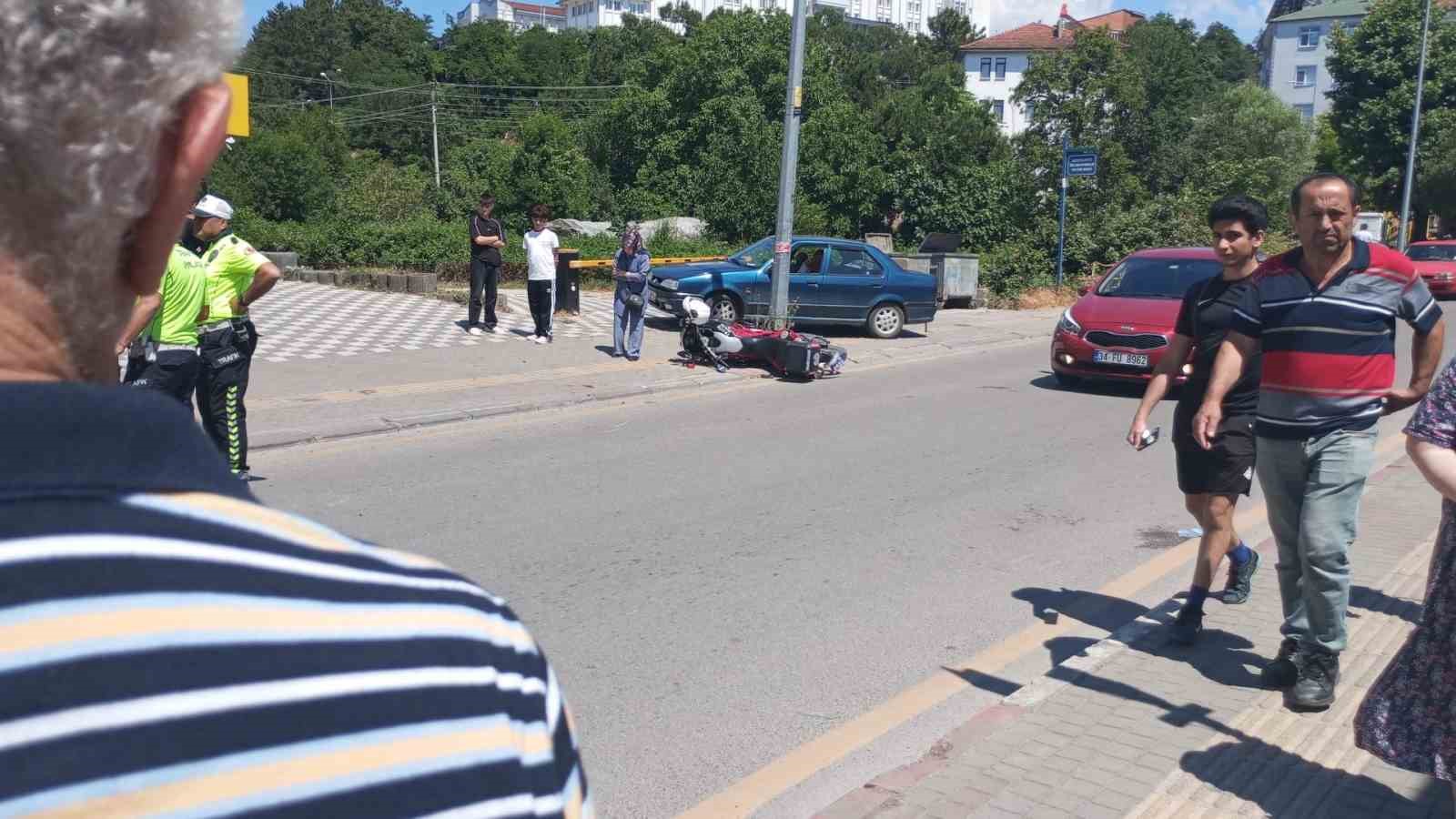 motosiklet-otomobile-carpti-1-yarali