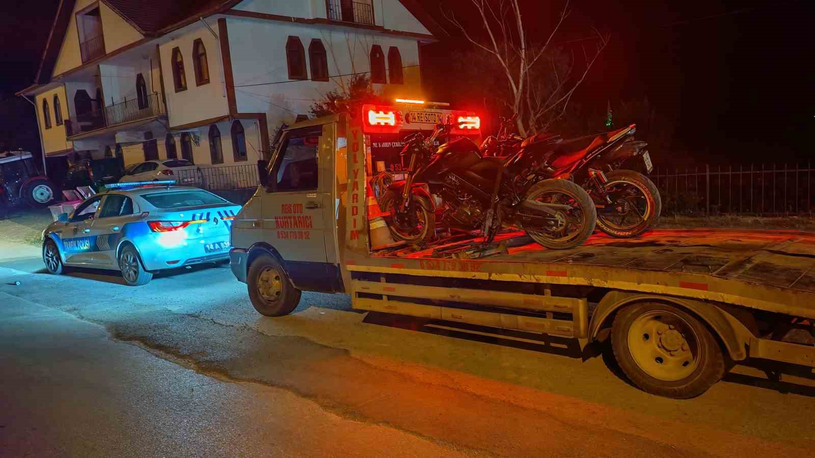 mudurnuda-kural-tanimaz-motosikletlilere-gecit-yok-2-arac-trafikten-men-edildi