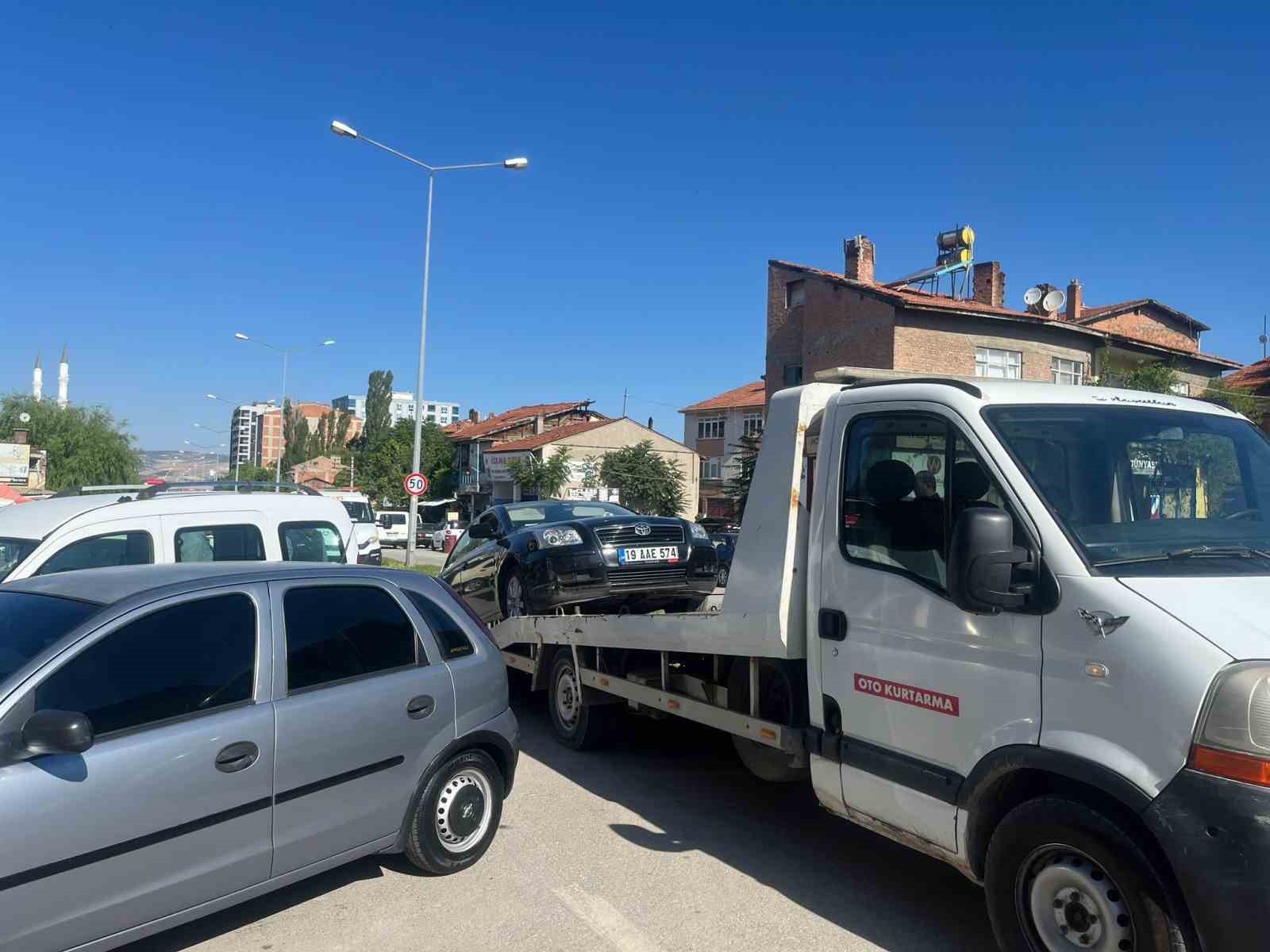 once-park-halindeki-araclari-bicti-sonra-is-yerine-daldi