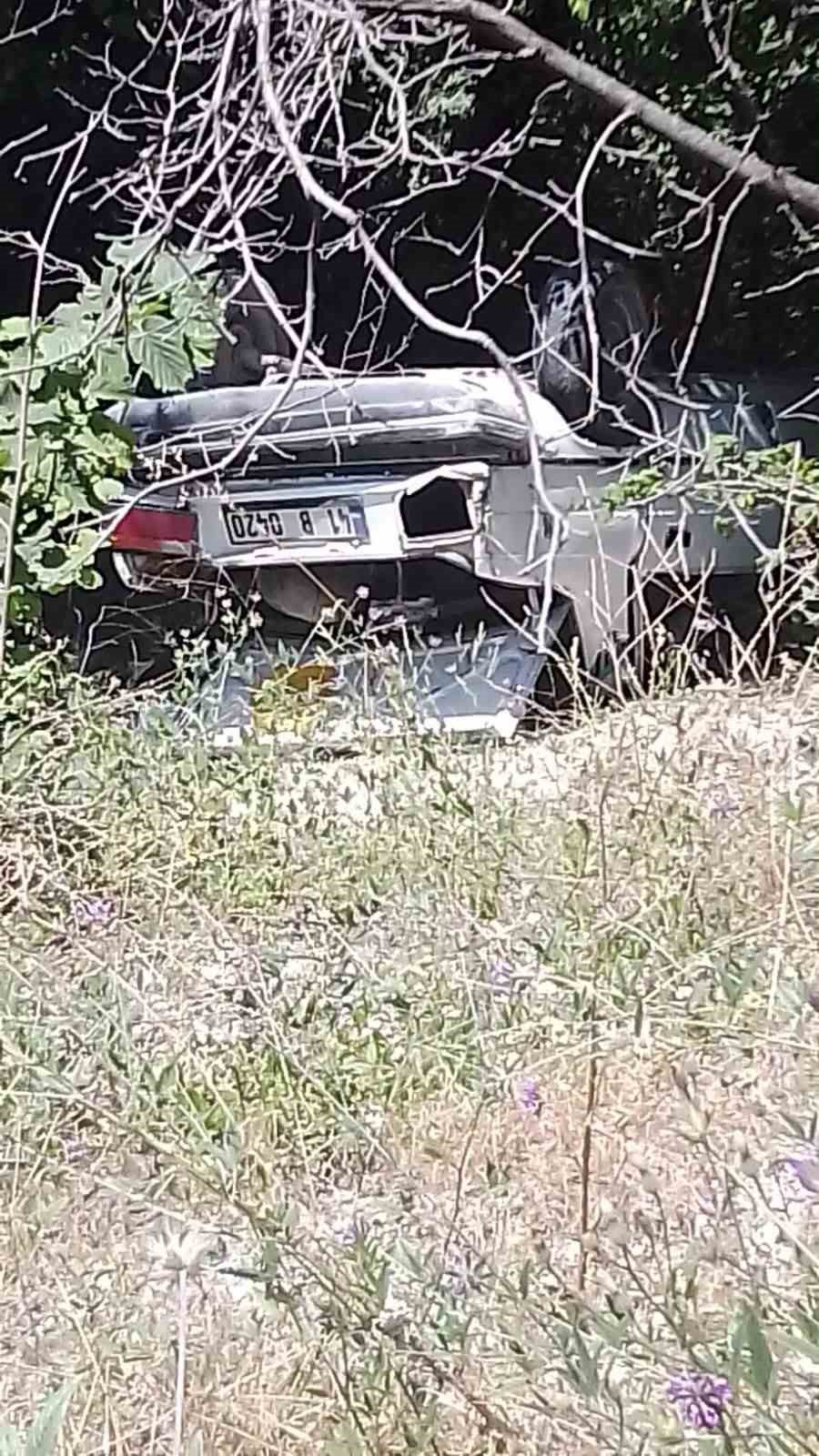 ormanlik-alana-ucan-otomobildeki-3-kisi-yaralandi