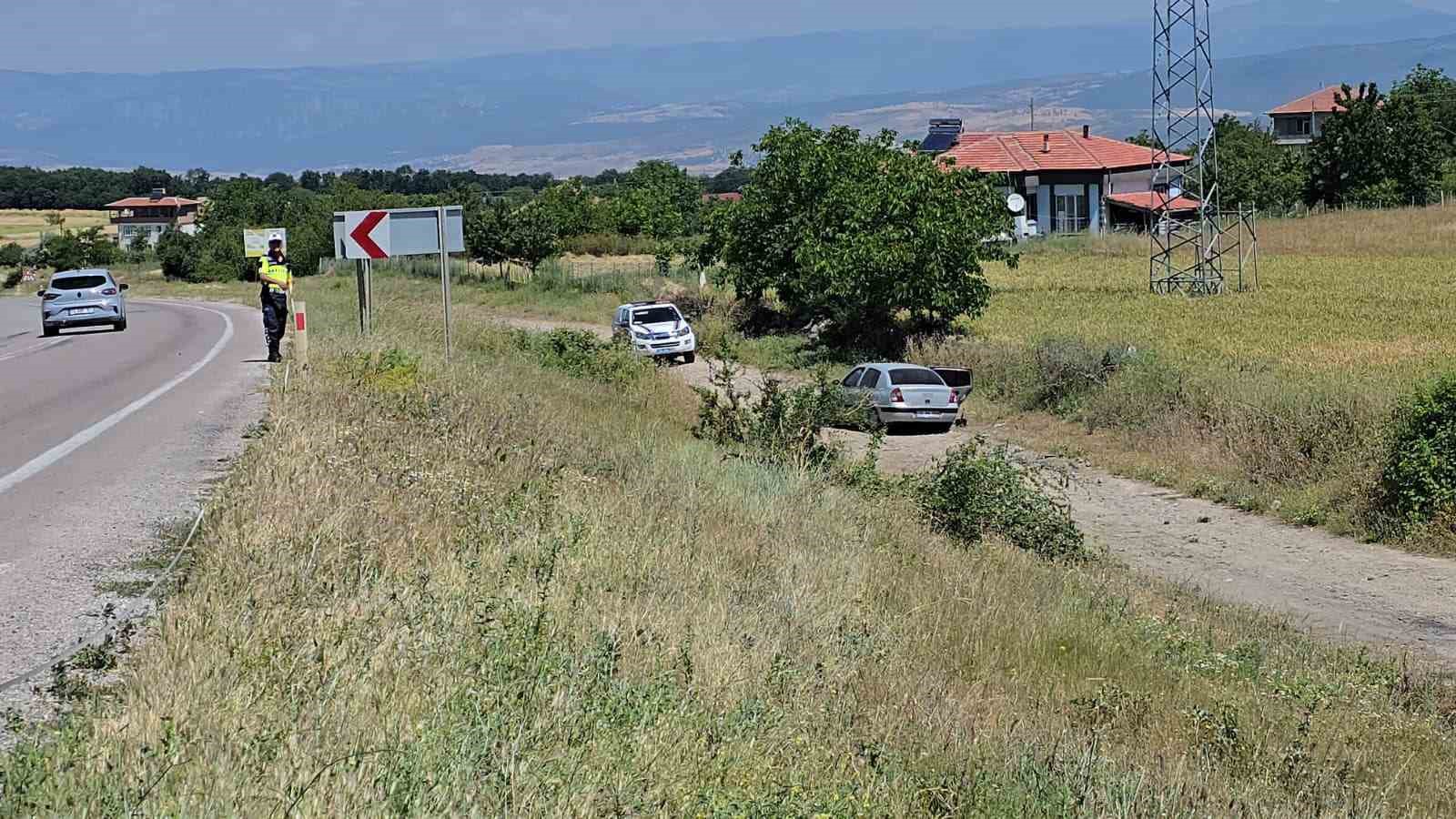 otomobil-sarampole-dustu-3-yarali