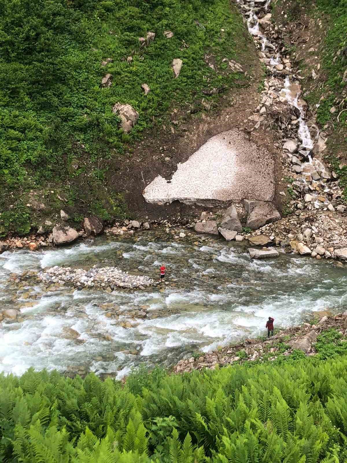 papaganini-kurtardi-kendisi-mahsur-kaldi