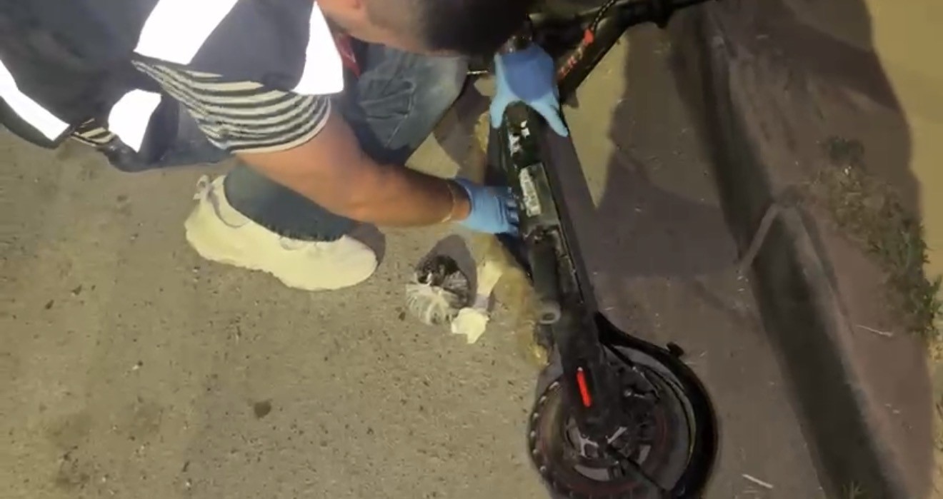 peceteye-emdirilen-uyusturucuyu-scooter-bataryasinda-sakladi