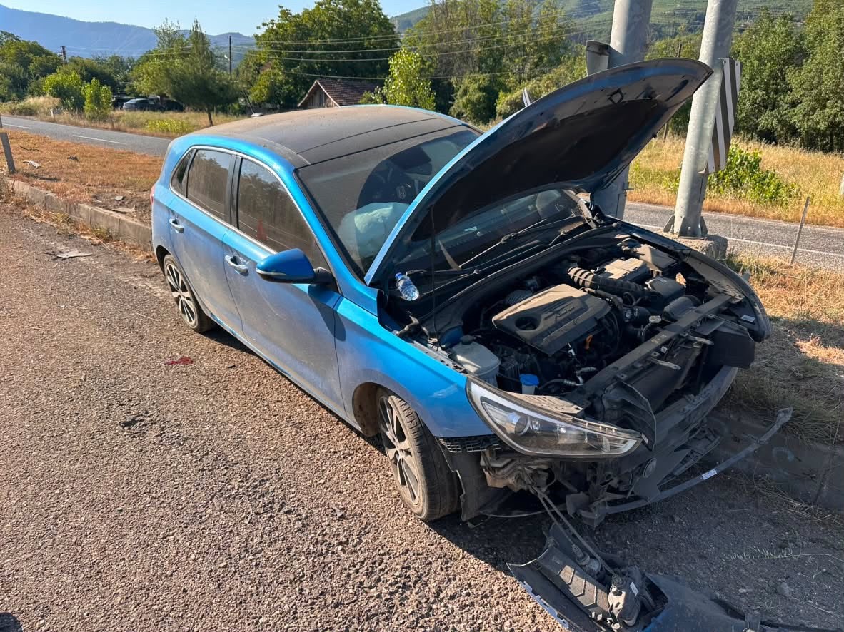 refuje-carpan-otomobildeki-2si-cocuk-4-kisi-yaralandi