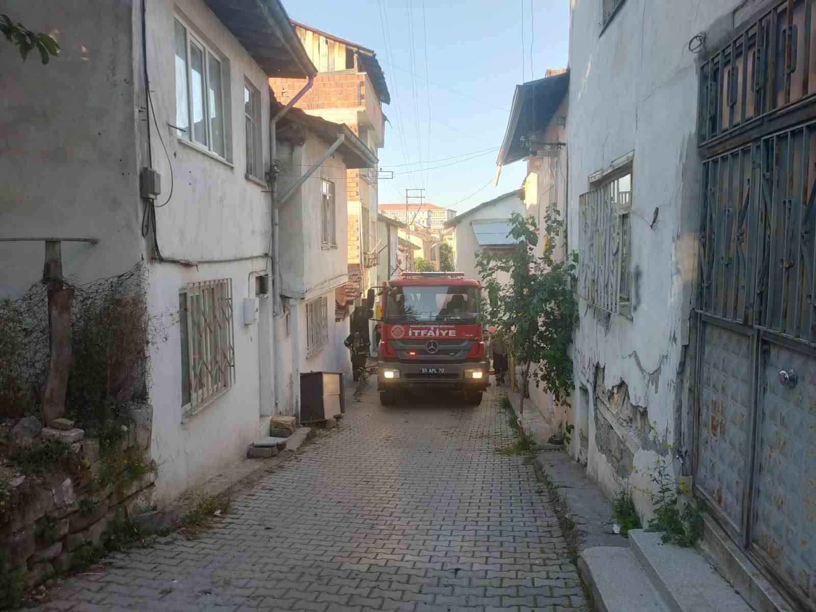 samsun-vezirkoprude-ev-yangini-1-agir-yarali