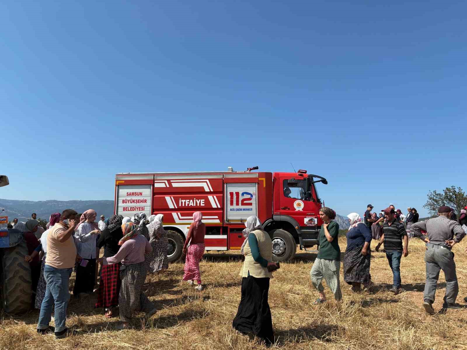 samsunda-bicerdoverden-cikan-yangin-150-donum-ekili-alani-kule-cevirdi