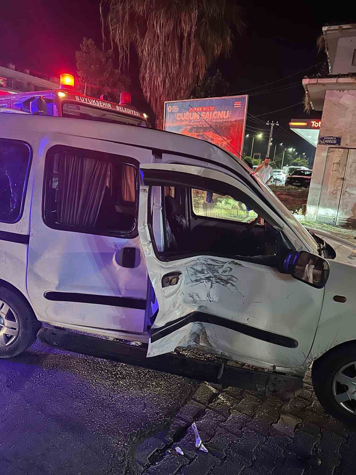 samsunda-hafif-ticari-arac-ile-motosiklet-carpisti-5-yarali
