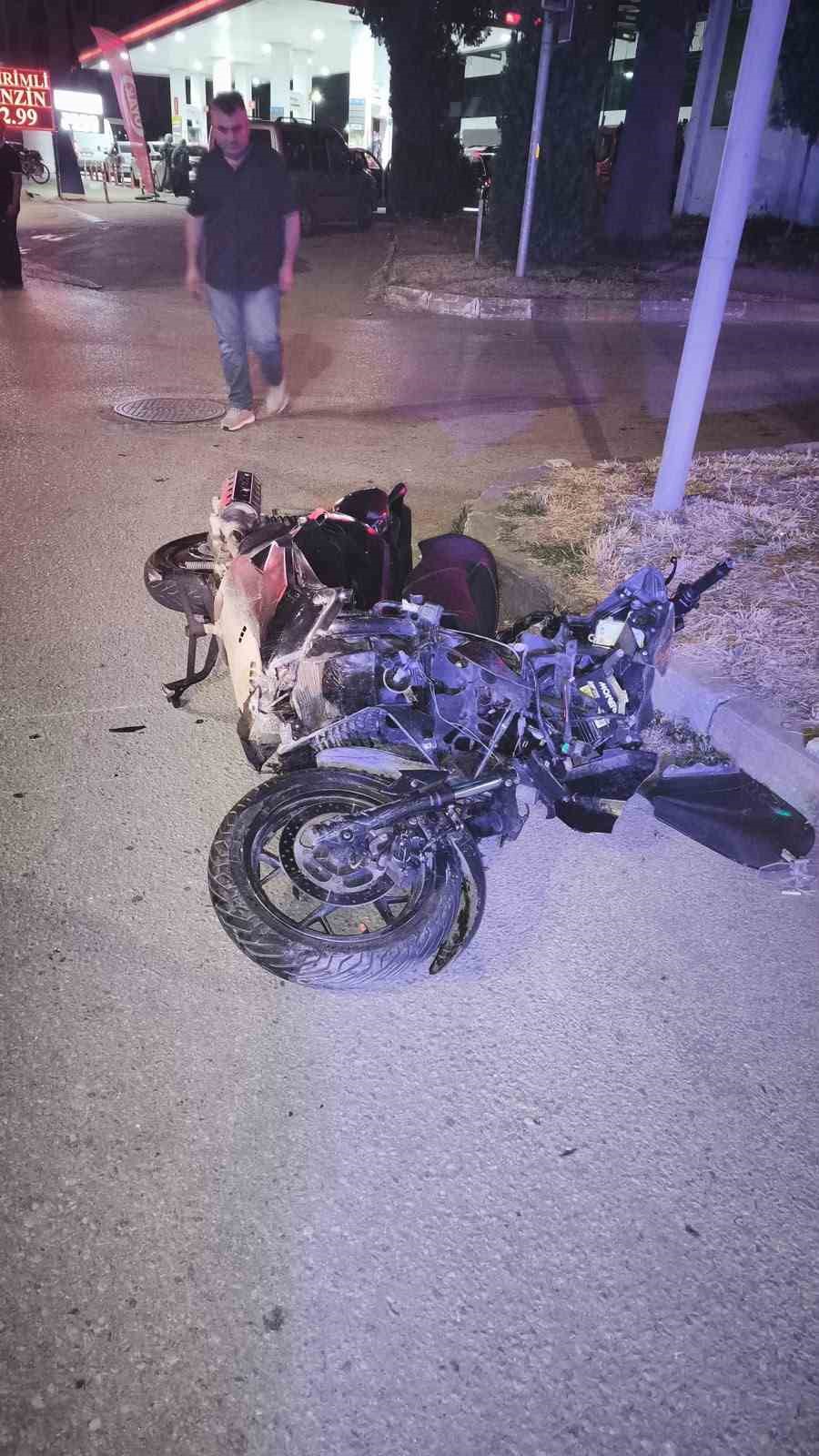 samsunda-hafif-ticari-arac-ile-motosiklet-carpisti-5-yarali