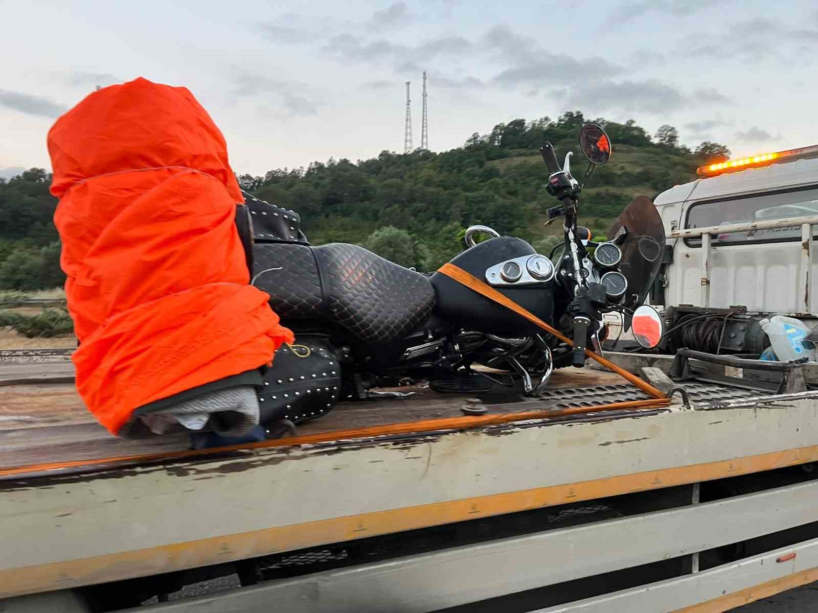 samsunda-kopege-carpan-motosikletteki-surucu-ve-yolcu-yaralandi