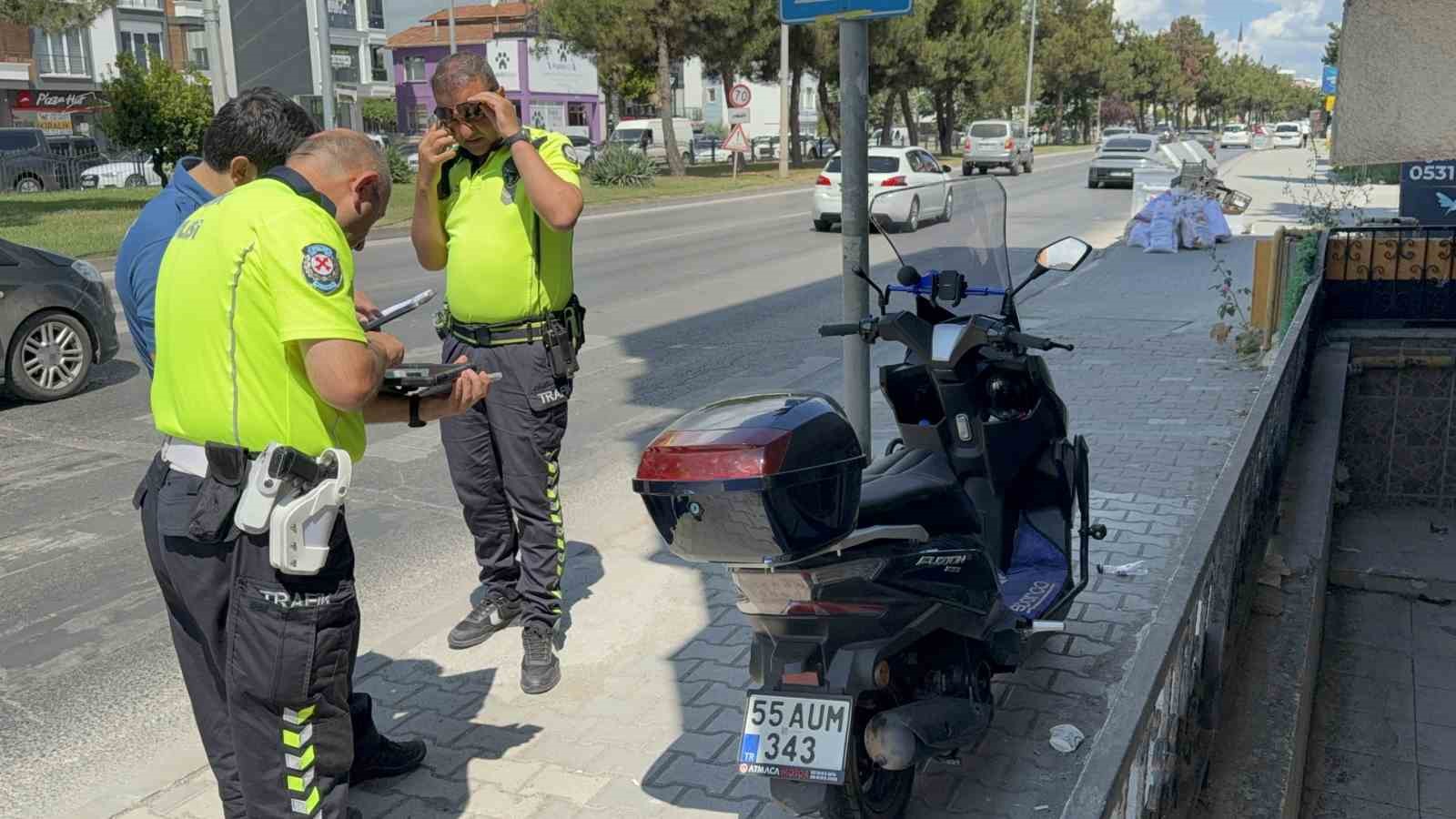 samsunda-motosiklet-devrildi-2-yarali