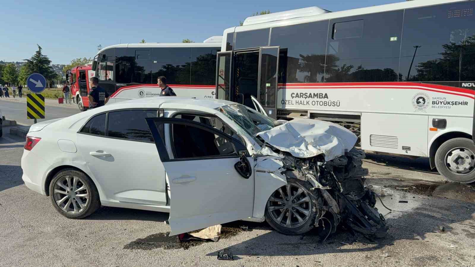 samsunda-otomobil-ile-halk-otobusu-carpisti-7-yarali
