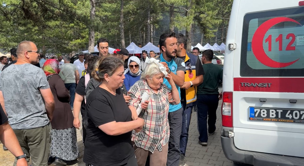 senlikte-agactan-dusen-dal-yasli-kadini-yaraladi