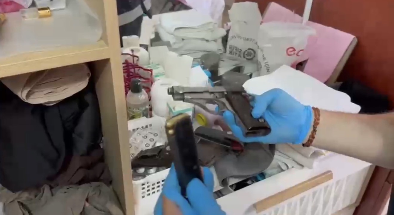 silah-tacirlerine-ve-dugun-magandalarina-operasyon-12-tabanca-ele-gecirildi