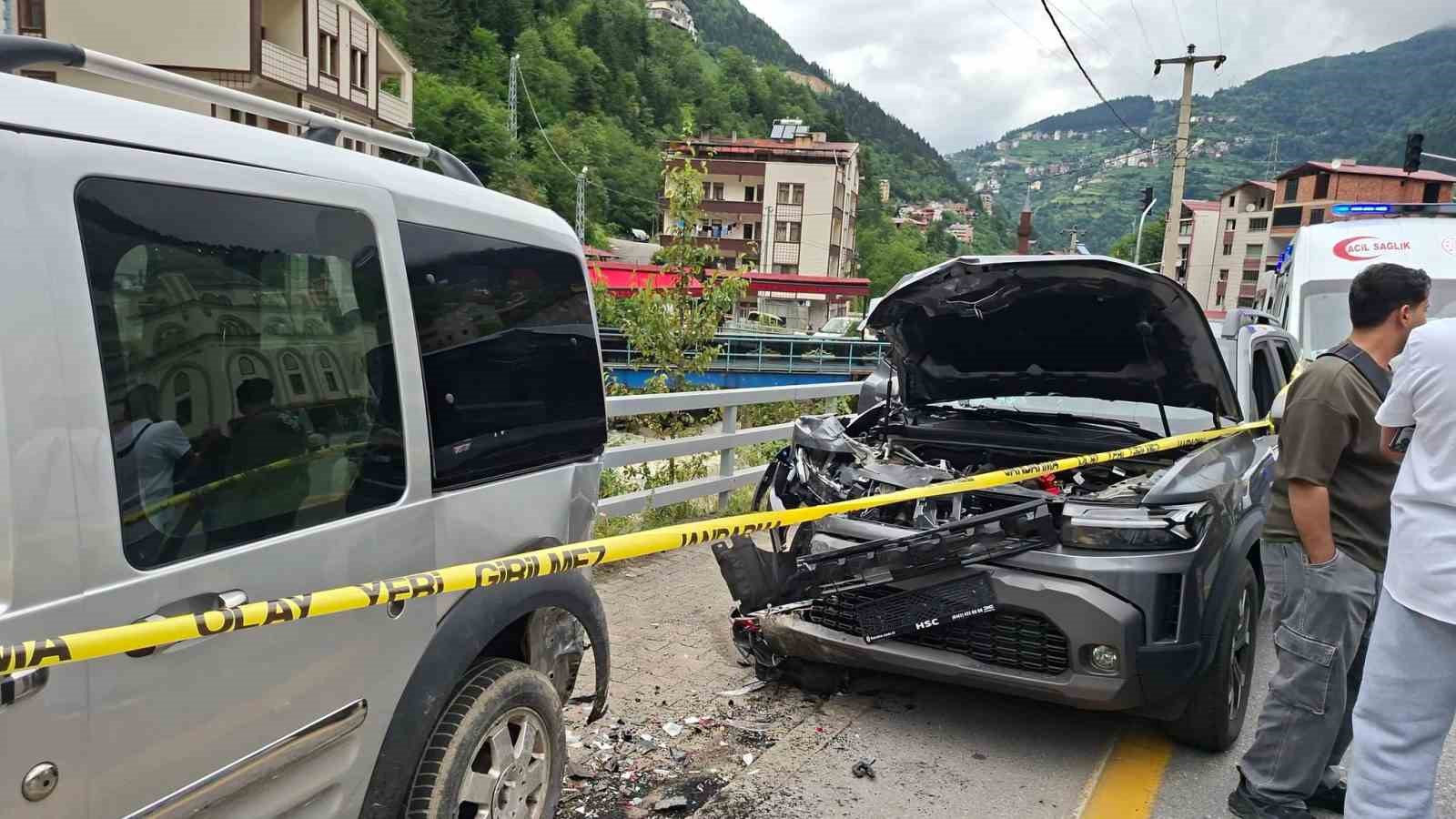trabzonda-trafik-kazasi-7-arap-turist-yarali