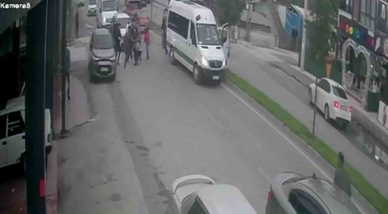 trafik-kazasi-sonrasi-cikan-kavgaya-tazyikli-su-mudahalesi