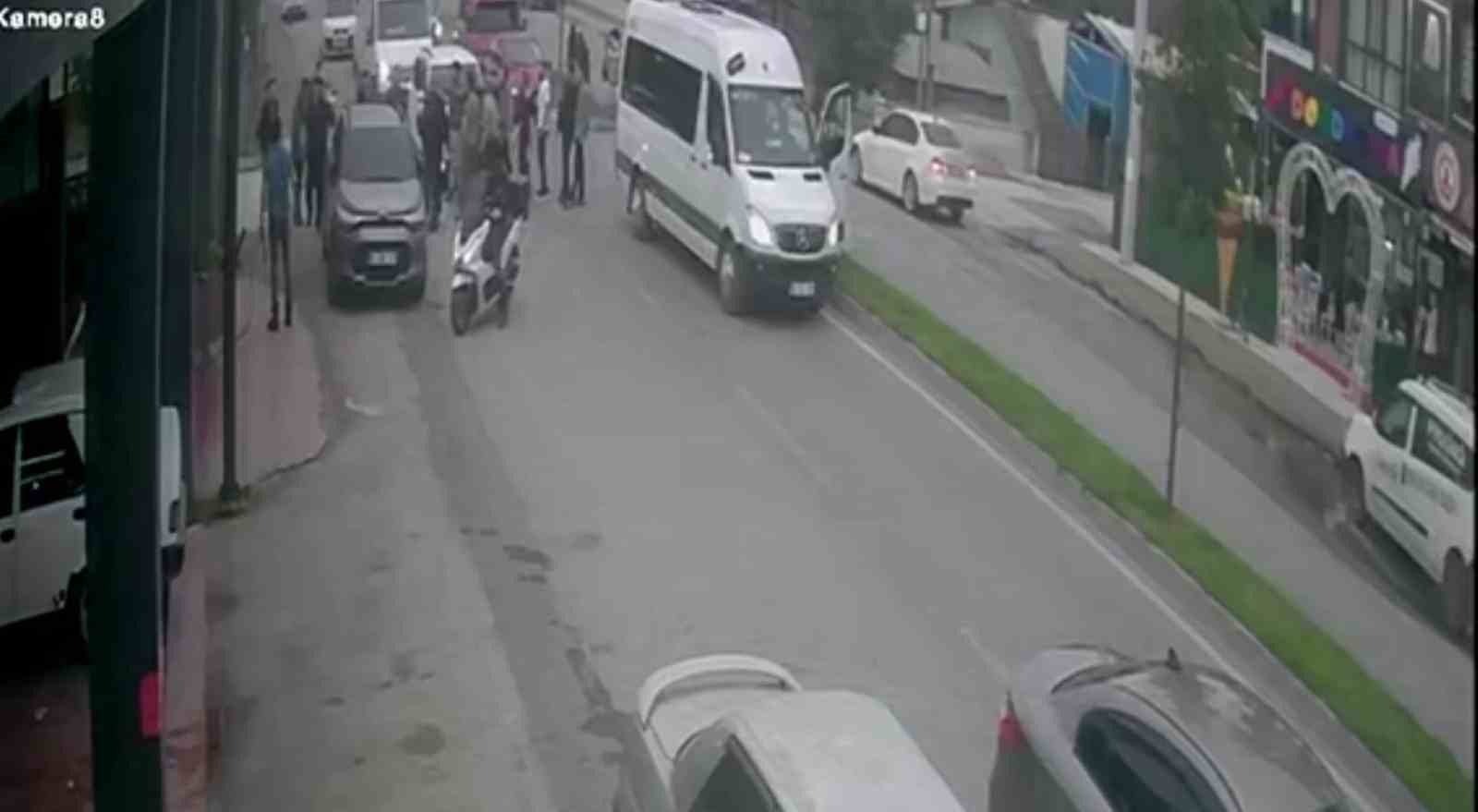 trafik-kazasi-sonrasi-cikan-kavgaya-tazyikli-su-mudahalesi