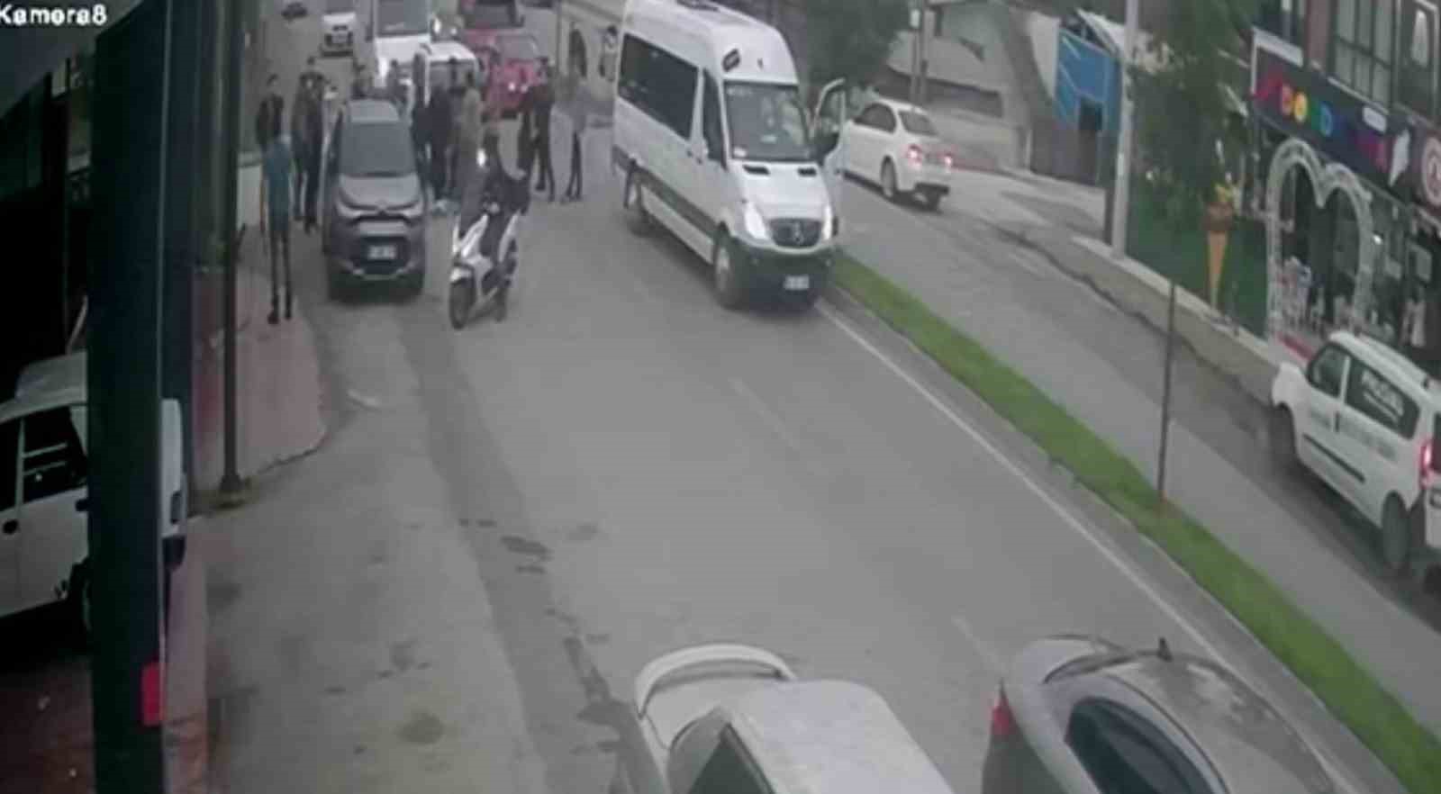 trafik-kazasi-sonrasi-cikan-kavgaya-tazyikli-su-mudahalesi