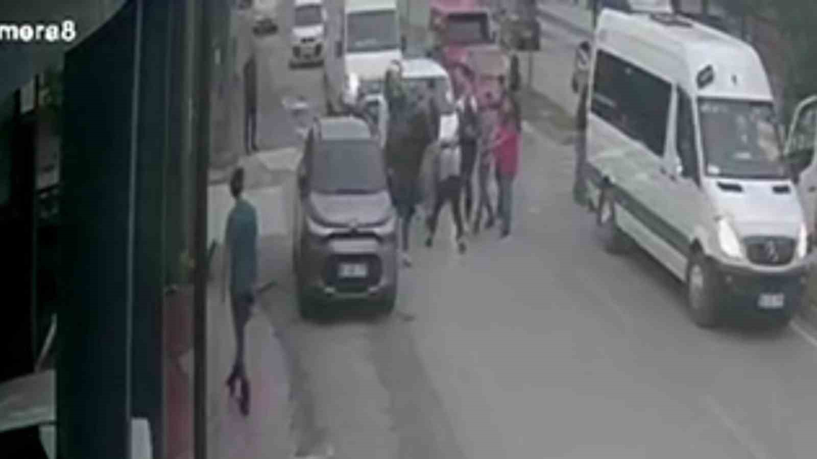 trafik-kazasi-sonrasi-cikan-kavgaya-tazyikli-su-mudahalesi