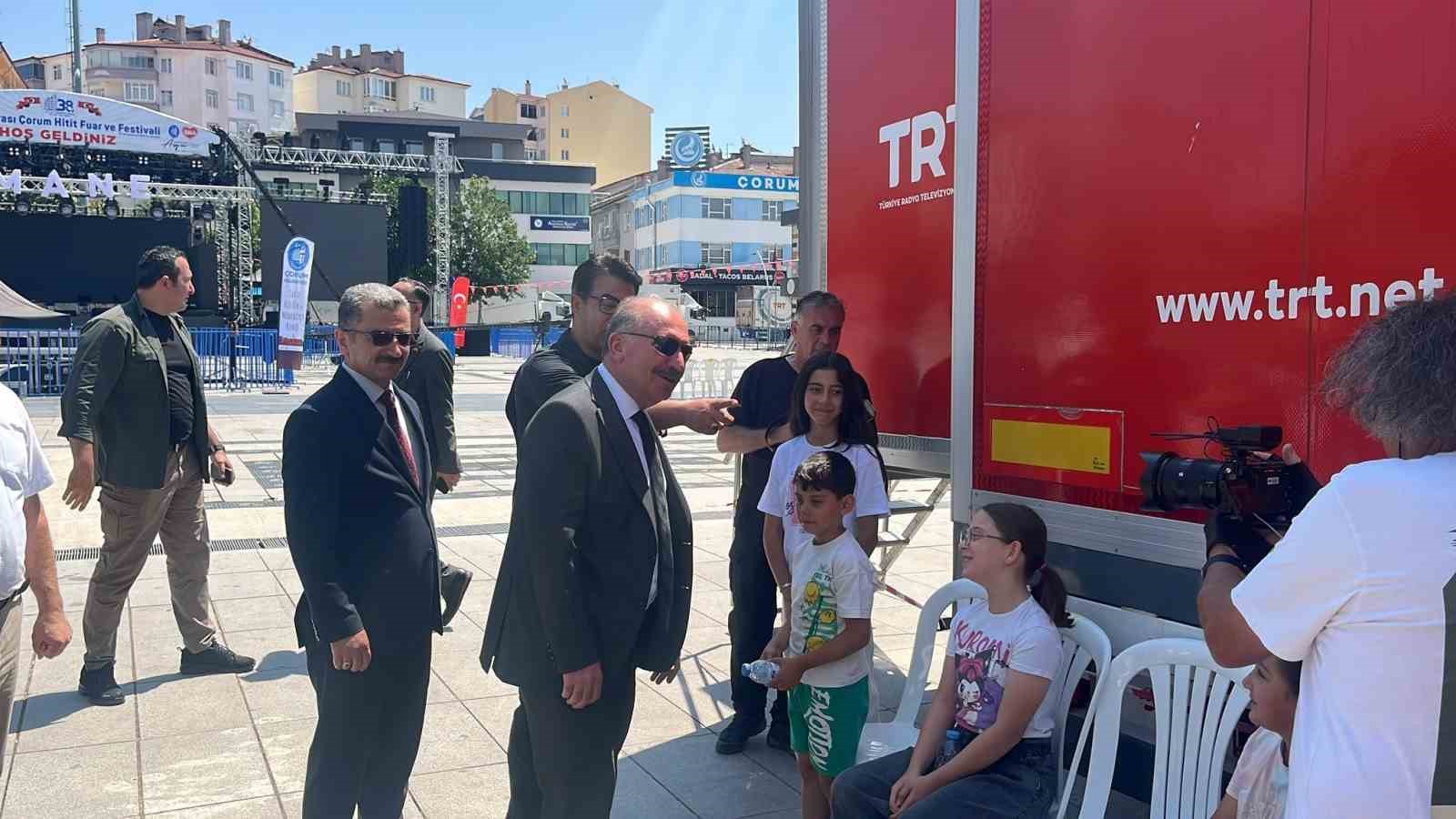 trt-sinema-tiri-corumlu-cocuklar-icin-perdelerini-acti