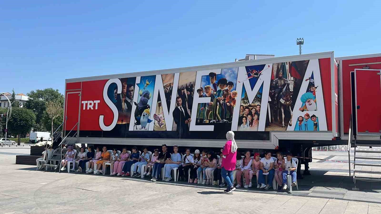 trt-sinema-tiri-corumlu-cocuklar-icin-perdelerini-acti