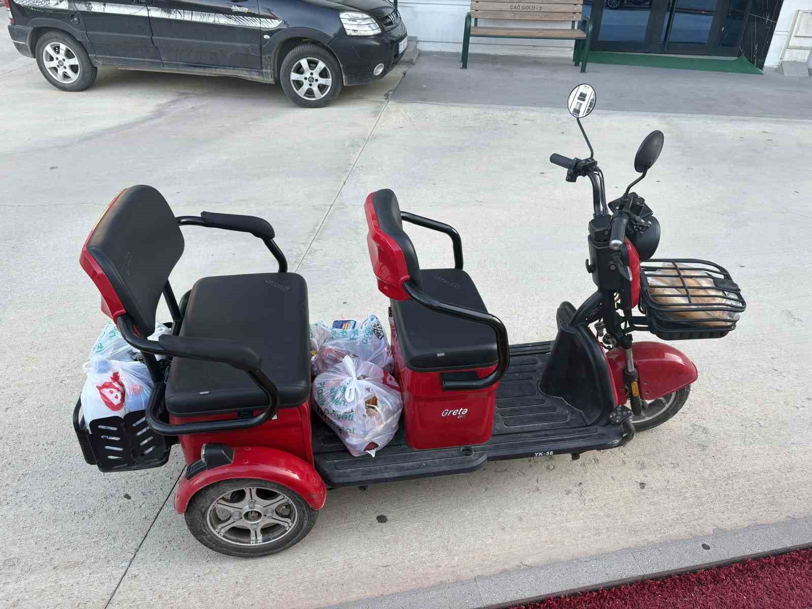 uc-tekerlekli-motosikletten-dusen-kadin-yaralandi